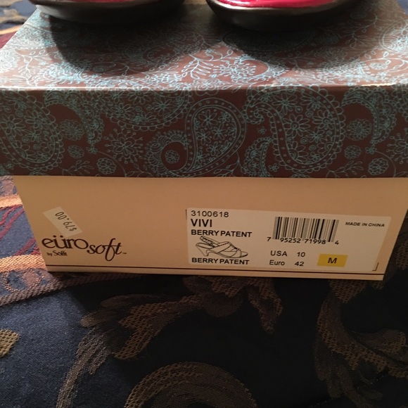 Euro Sofft Berry Patent Leather Sandals - Picture 5 of 8